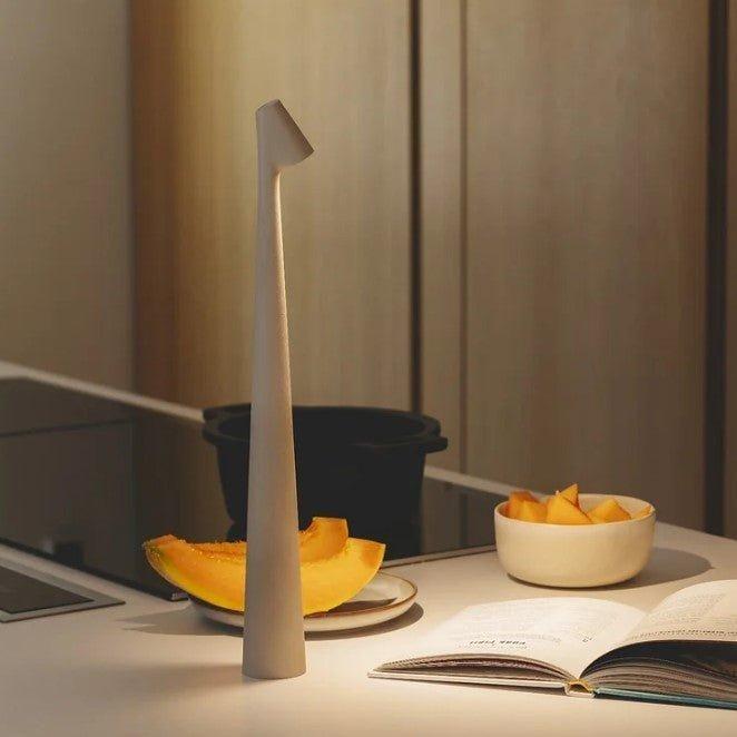 Nordische minimalistische LED-Nachttischlampe by My Store, portable and stylish bedside lamp with wireless design and warm light.